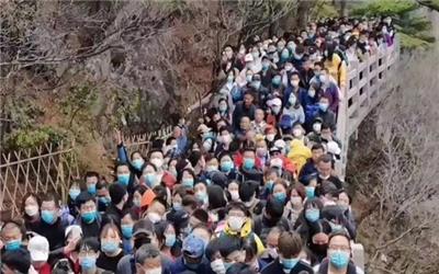 هجوم 20 هزار گردشگر به پارک ملی چین بدون رعایت فاصله‌گذاری اجتماعی